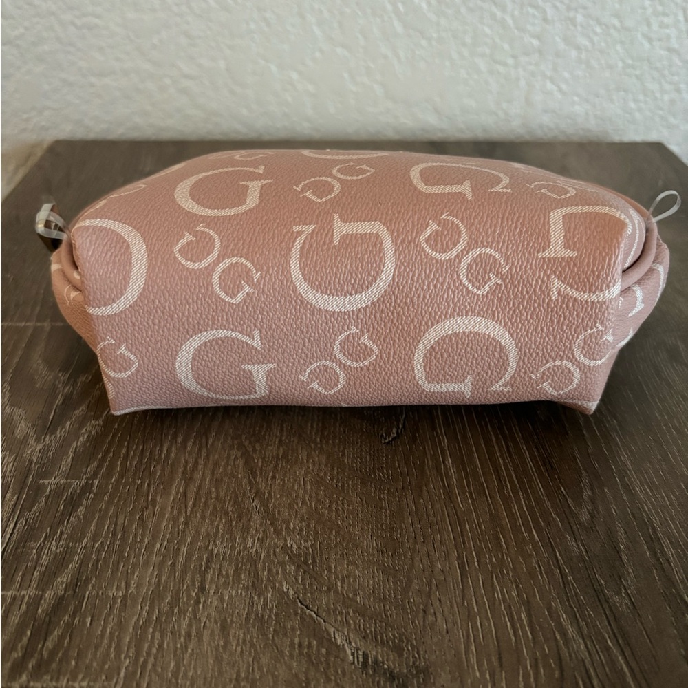 NWOT Guess Cosmetic Bag
